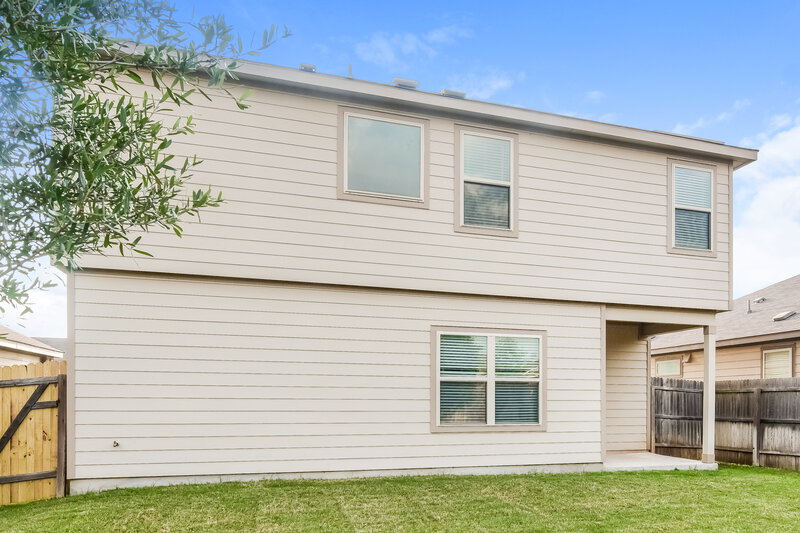 0/Mo, 10219 Waverunner Converse, TX 78109 Rear View 2