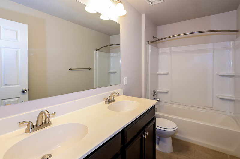 2,330/Mo, 10103 Reyes Hts San Antonio, TX 78254 Bathroom View