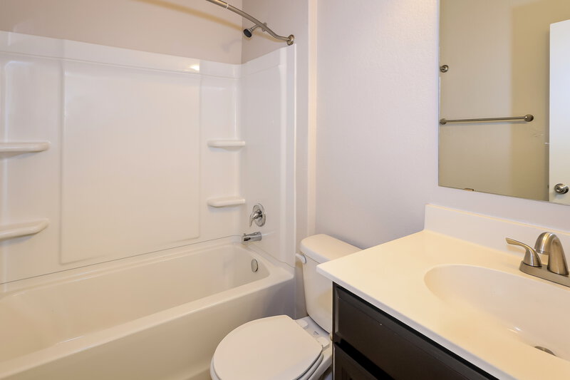 2,330/Mo, 10103 Reyes Hts San Antonio, TX 78254 Bathroom View 2