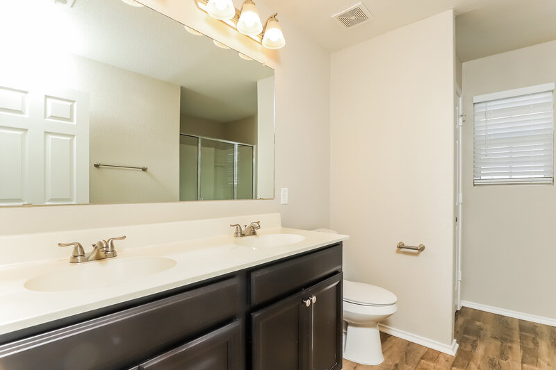 2,180/Mo, 10722 Castello Cyn San Antonio, TX 78254 Main Bathroom View