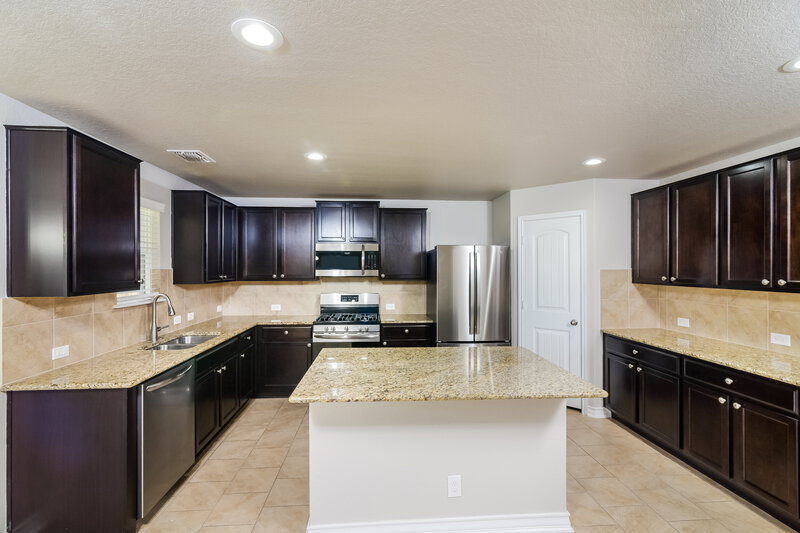 2,385/Mo, 8707 Ritter Ldg San Antonio, TX 78254 Kitchen View