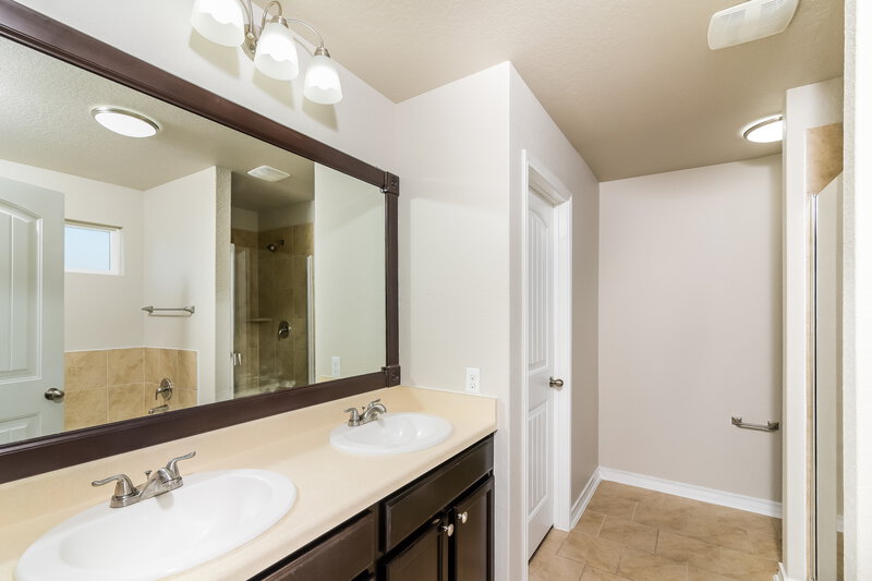 2,385/Mo, 8707 Ritter Ldg San Antonio, TX 78254 Main Bathroom View