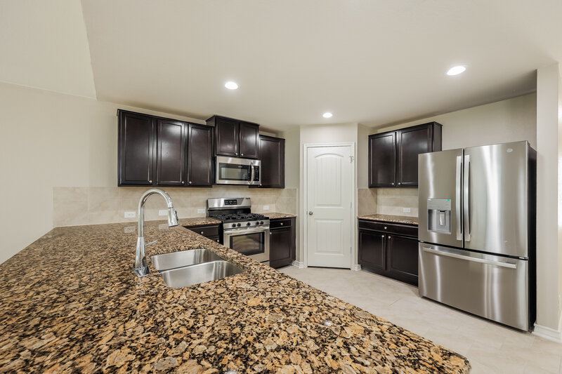 2,740/Mo, 15429 Bobwhite Quail San Antonio, TX 78253 Kitchen View