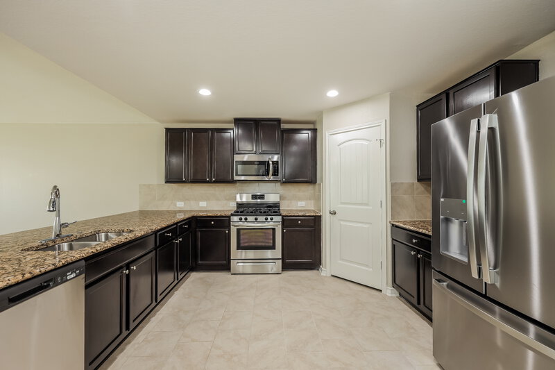 2,740/Mo, 15429 Bobwhite Quail San Antonio, TX 78253 Kitchen View 2