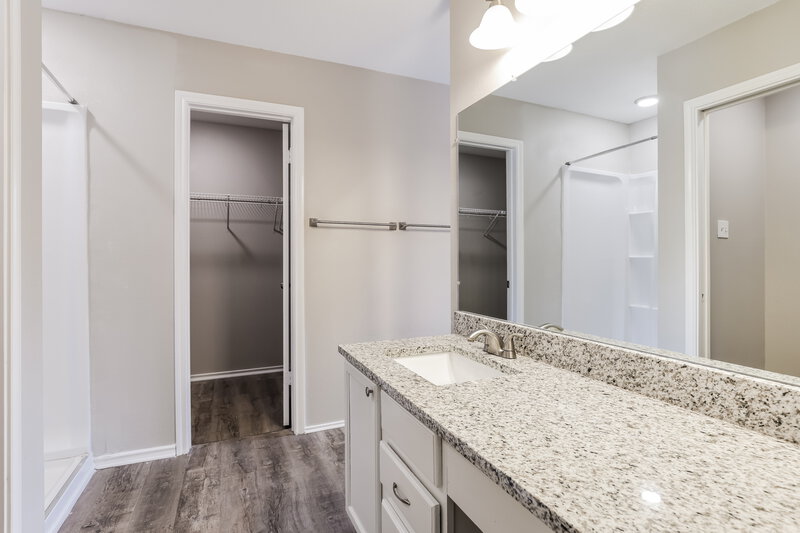 1,925/Mo, 8138 Cherry Glade Converse, TX 78109 Main Bathroom View