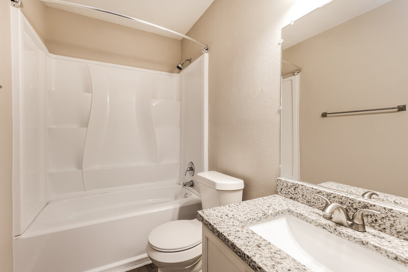 1,925/Mo, 8138 Cherry Glade Converse, TX 78109 Bathroom View