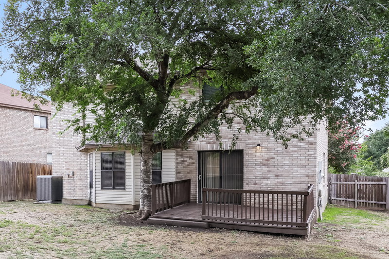 1,925/Mo, 8138 Cherry Glade Converse, TX 78109 Rear View