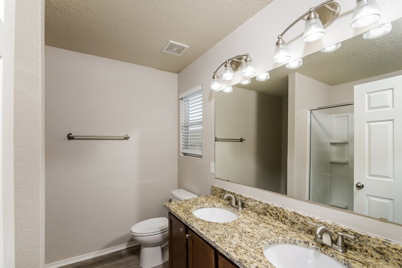 1,745/Mo, 10907 Bosal Trl San Antonio, TX 78245 Main Bathroom View