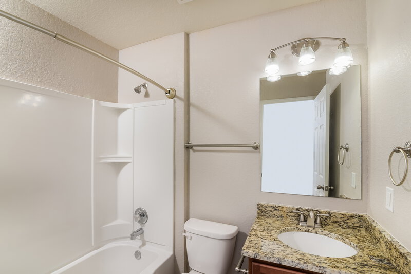 1,745/Mo, 10907 Bosal Trl San Antonio, TX 78245 Bathroom View