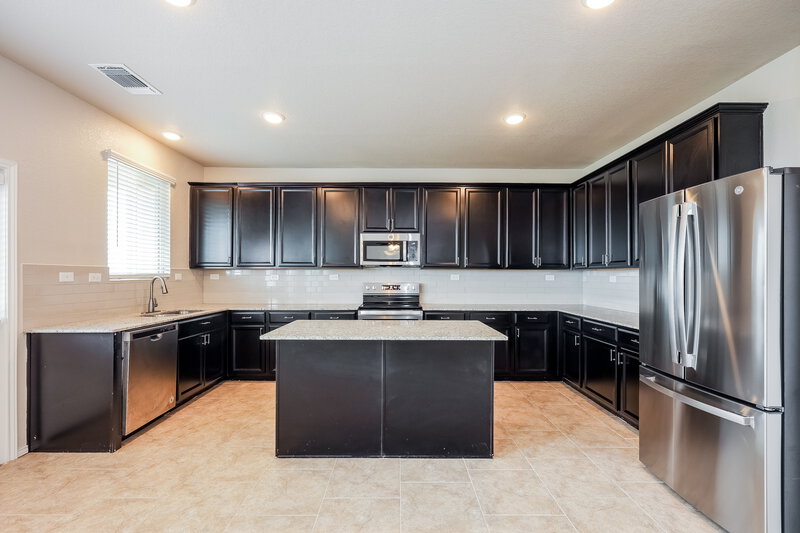 2,290/Mo, 10807 Balmorhea San Antonio, TX 78252 Kitchen View 2