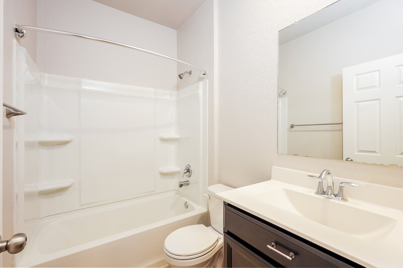 2,290/Mo, 10807 Balmorhea San Antonio, TX 78252 Bathroom View