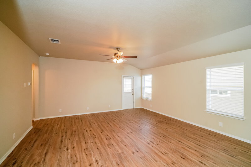 1,670/Mo, 6206 Tadpole Blf Converse, TX 78109 Living Room View