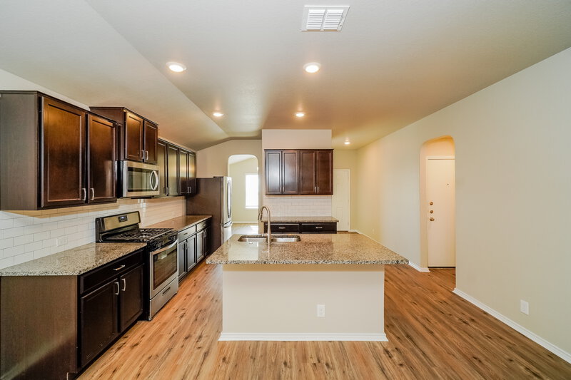 1,670/Mo, 6206 Tadpole Blf Converse, TX 78109 Kitchen View 2