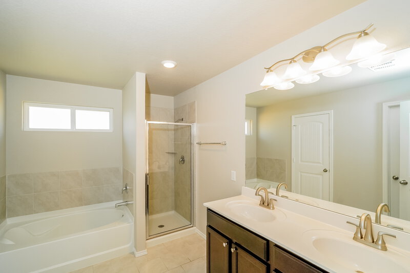 1,670/Mo, 6206 Tadpole Blf Converse, TX 78109 Main Bathroom View