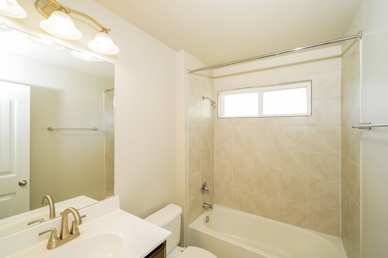 1,670/Mo, 6206 Tadpole Blf Converse, TX 78109 Bathroom View