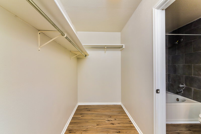 1,585/Mo, 7934 Dueling Oak San Antonio, TX 78254 Amenities View