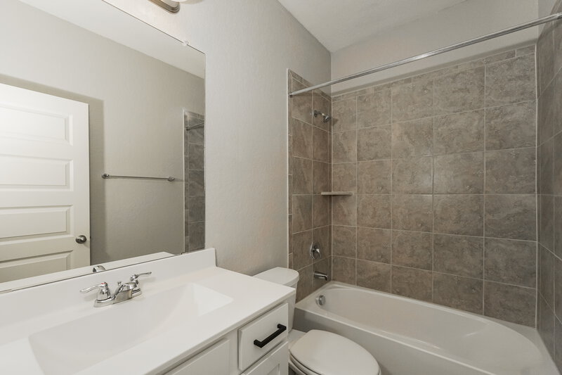1,980/Mo, 9410 Novacek Blvd San Antonio, TX 78254 Bathroom View