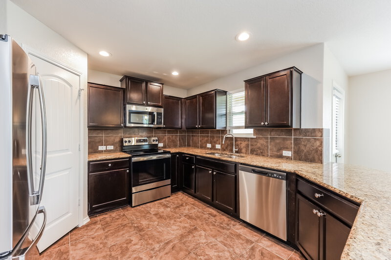 0/Mo, 13827 Sonora Vly San Antonio, TX 78254 Kitchen View