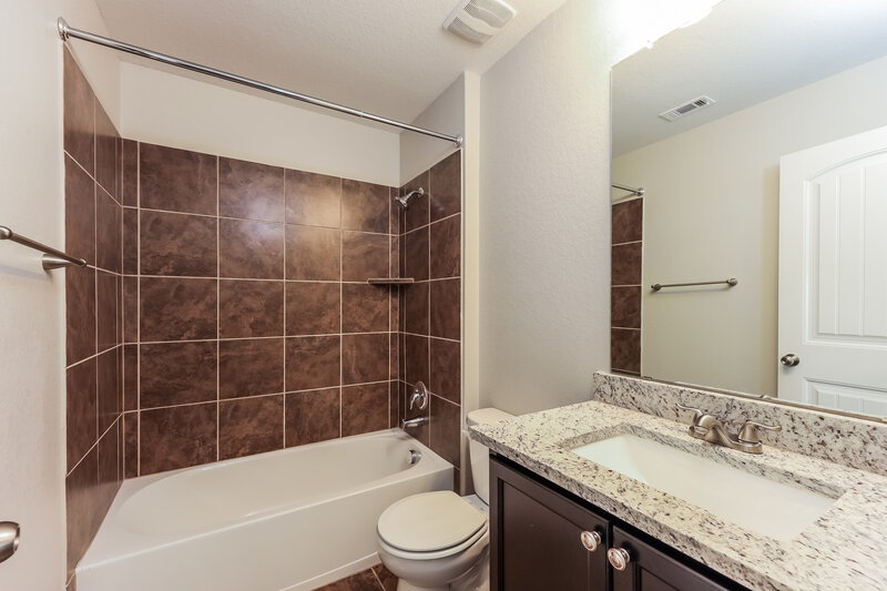 0/Mo, 13827 Sonora Vly San Antonio, TX 78254 Bathroom View
