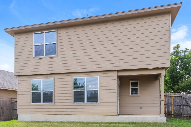 0/Mo, 13827 Sonora Vly San Antonio, TX 78254 Rear View