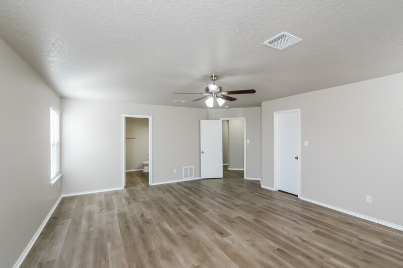 2,535/Mo, 7631 Dueling Oak San Antonio, TX 78254 Main Bedroom View 2