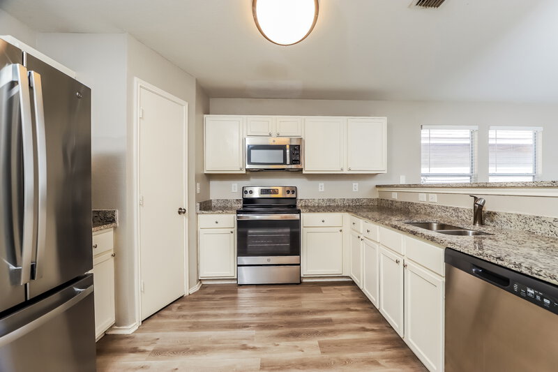 1,990/Mo, 2634 Gato del Sol San Antonio, TX 78245 Kitchen View