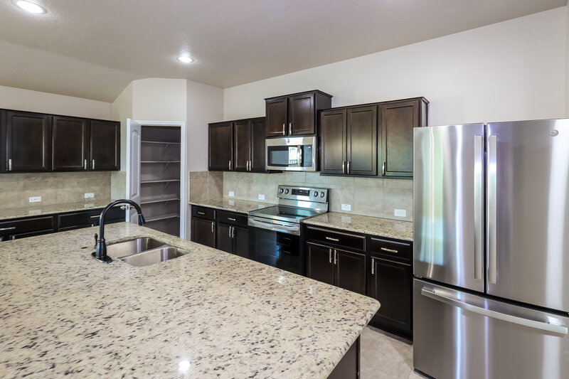 0/Mo, 11604 Hidden Ter San Antonio, TX 78245 Kitchen View