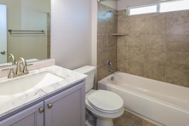 0/Mo, 11604 Hidden Ter San Antonio, TX 78245 Bathroom View 2