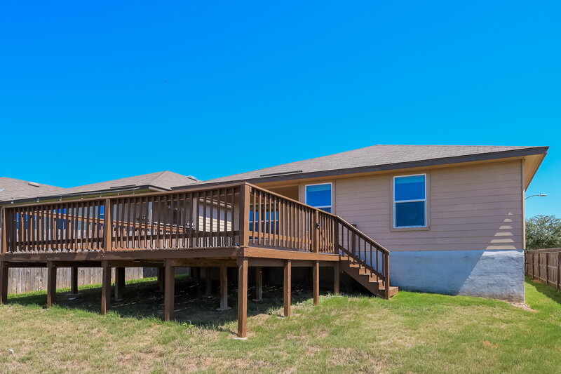 0/Mo, 11604 Hidden Ter San Antonio, TX 78245 Rear View