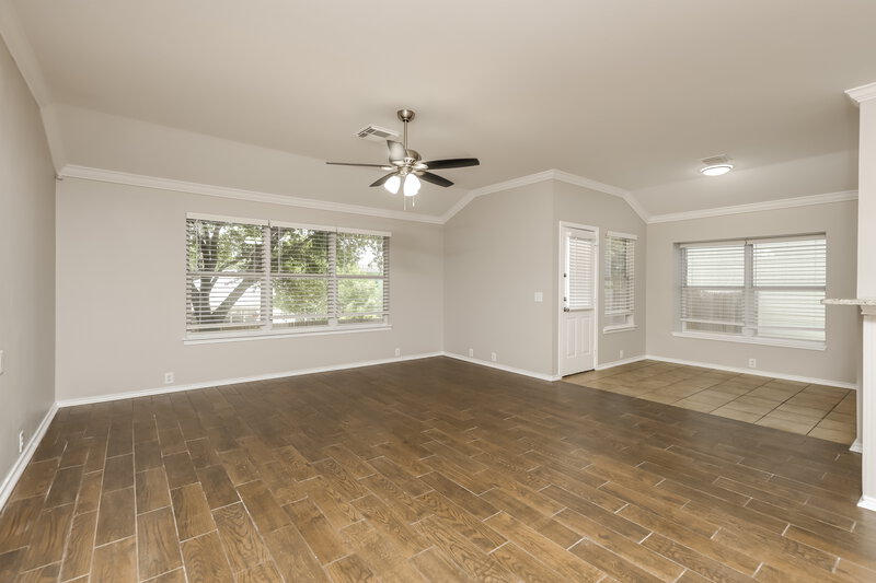 2,125/Mo, 15714 Turfway Park Selma, TX 78154 Living Room View