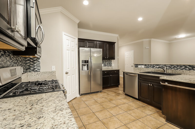 2,125/Mo, 15714 Turfway Park Selma, TX 78154 Kitchen View