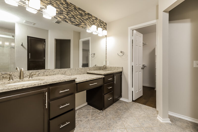 2,125/Mo, 15714 Turfway Park Selma, TX 78154 Main Bathroom View