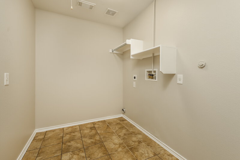 2,125/Mo, 15714 Turfway Park Selma, TX 78154 Walk In Closet View