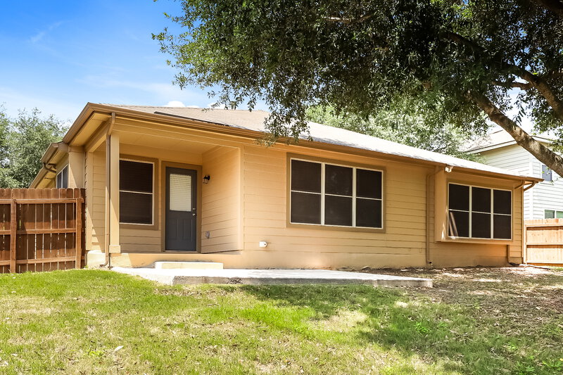 2,125/Mo, 15714 Turfway Park Selma, TX 78154 Rear View 2