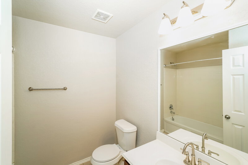 1,895/Mo, 316 Primrose Way New Braunfels, TX 78132 Bathroom View