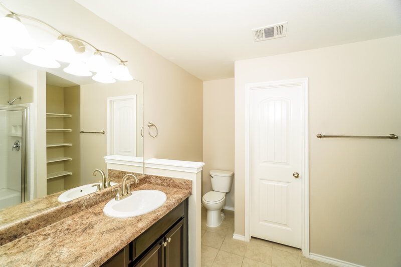 1,890/Mo, 1037 Sandwell Ct Seguin, TX 78155 Bathroom View
