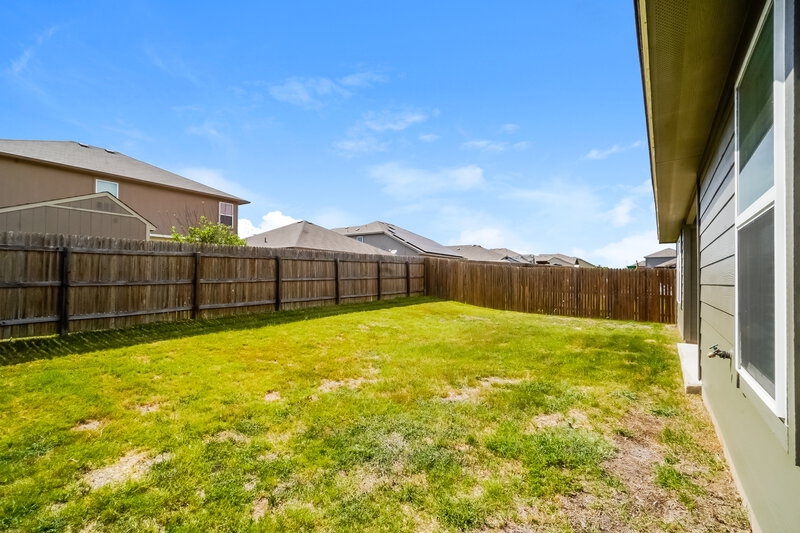 1,890/Mo, 1037 Sandwell Ct Seguin, TX 78155 Backyard View