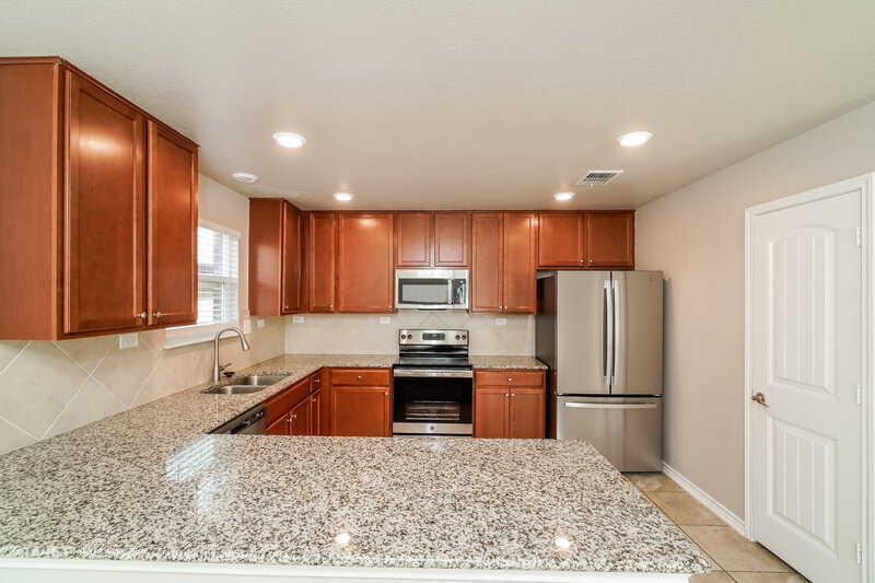 2,105/Mo, 1331 Swan Ct San Antonio, TX 78245 Kitchen View 2