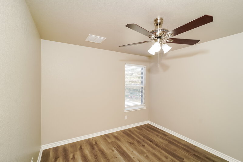 2,105/Mo, 1331 Swan Ct San Antonio, TX 78245 Bedroom View 3