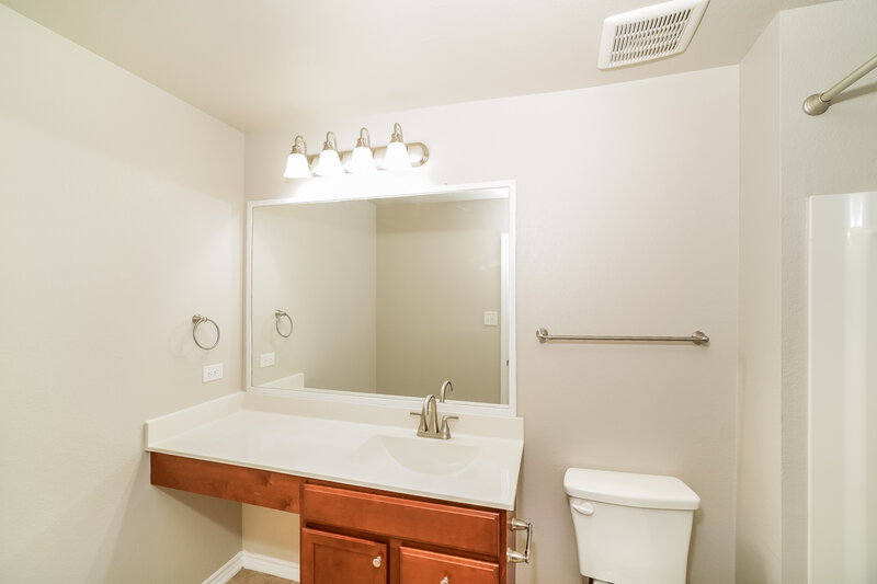 2,105/Mo, 1331 Swan Ct San Antonio, TX 78245 Bathroom View