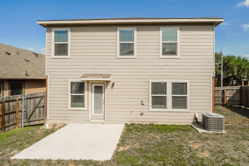 2,105/Mo, 1331 Swan Ct San Antonio, TX 78245 Rear View