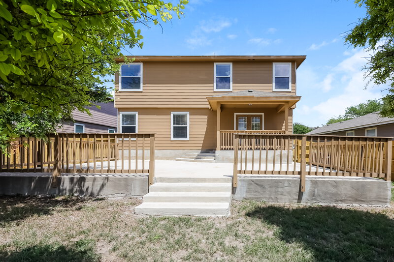 2,320/Mo, 11742 Wayward Daisy San Antonio, TX 78245 Rear View