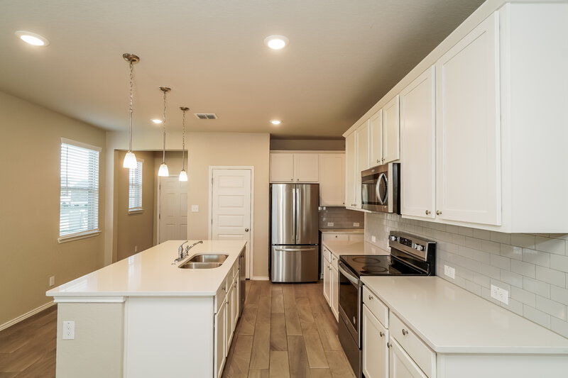 2,050/Mo, 2505 Hiddenbrooke Trce Seguin, TX 78155 Kitchen View 2