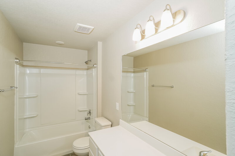 2,050/Mo, 2505 Hiddenbrooke Trce Seguin, TX 78155 Bathroom View
