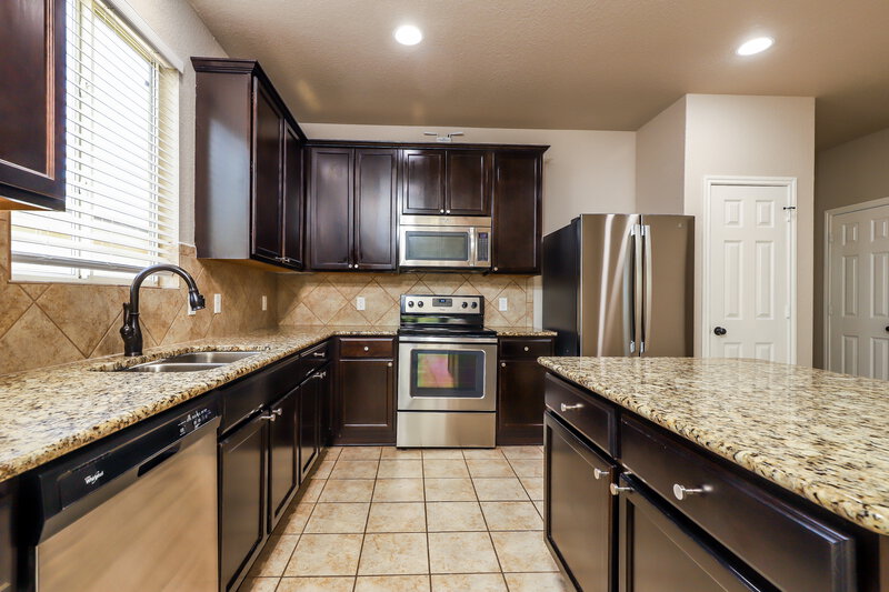 1,975/Mo, 659 Trinity Mdw San Antonio, TX 78260 Kitchen View 2