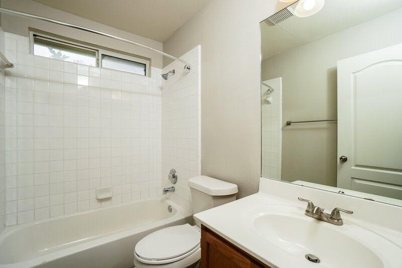 1,740/Mo, 10502 Marigold Bay San Antonio, TX 78254 Bathroom View