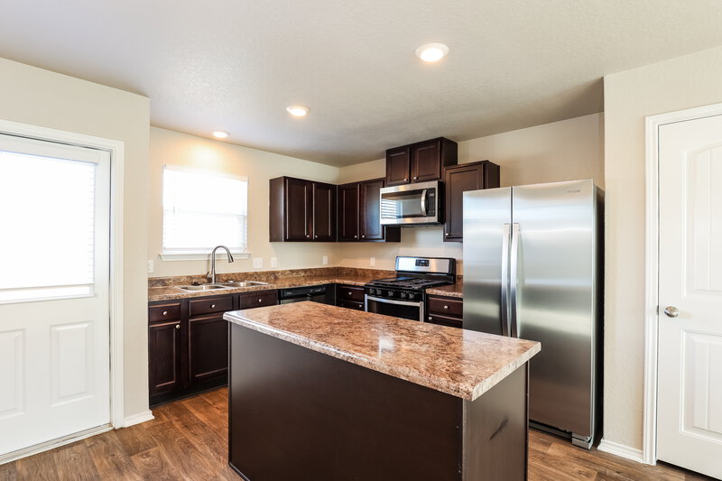 1,710/Mo, 4222 Toledo Mist San Antonio, TX 78222 Kitchen View 3