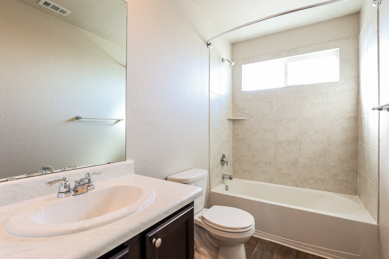 1,710/Mo, 4222 Toledo Mist San Antonio, TX 78222 Bathroom View