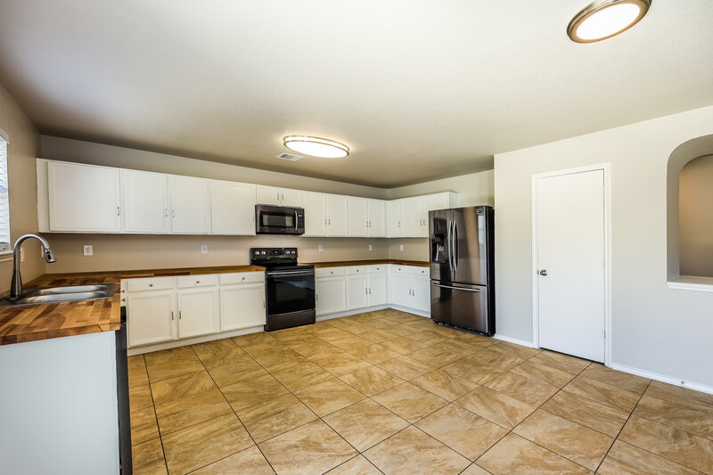 2,155/Mo, 13247 Sunset Rainbow San Antonio, TX 78245 Kitchen View