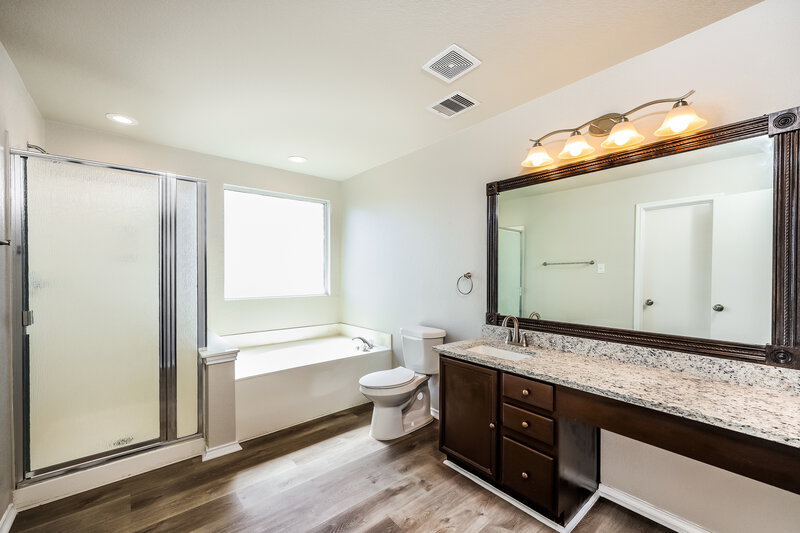 2,155/Mo, 13247 Sunset Rainbow San Antonio, TX 78245 Main Bathroom View